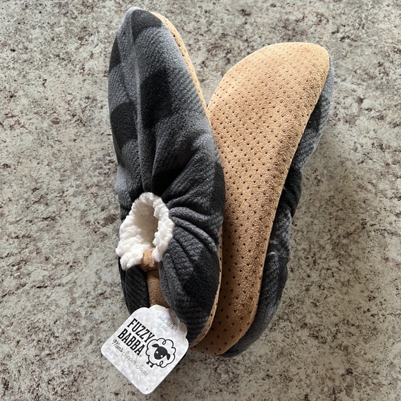 NWT -Fuzzy Bubba Slipper Socks - Picture 2 of 4